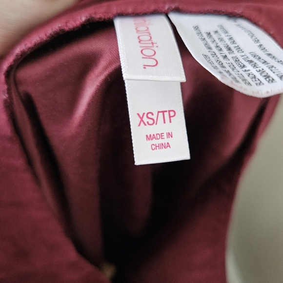 Xhilaration Skirt Burgundy Red Suede Buttons Front Scallop Hem Mini Casual - Picture 7 of 11